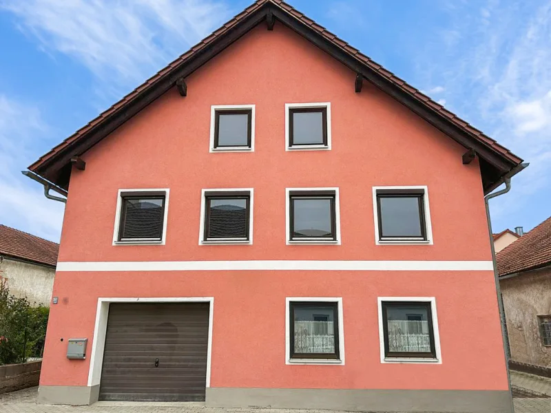 Ansicht - Haus kaufen in Pilsting - Großes Einfamilienhaus mit Potential im Zentrum von Pilsting