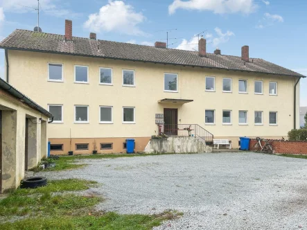 Ansicht - Haus kaufen in Mallersdorf-Pfaffenberg - 4-Familien-Haus in Mallersdorf-Pfaffenberg, 2 Wohnungen vermietet, 2 Wohnungen frei