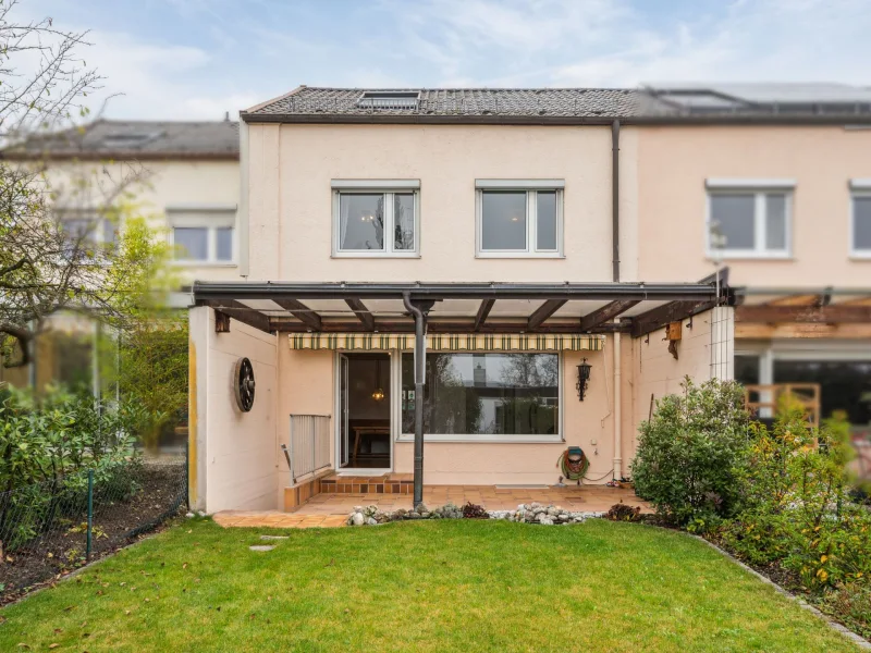 Ansicht vom Garten - Haus kaufen in Ingolstadt - Zentrumsnahes Reihenmittelhaus in einer der begehrtesten Lagen Ingolstadts