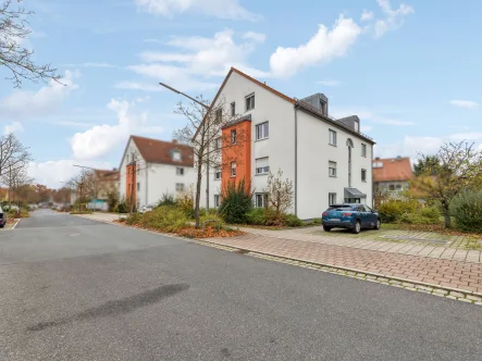 Hausansicht - Wohnung kaufen in Neumarkt - Sehr schöne 3-Zimmer-Wohnung mit großer Loggia in bevorzugter Wohnlage in Neumarkt/Opf.