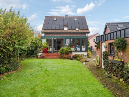 Gartenansicht - Haus kaufen in Nettetal - Tolles Einfamilienhaus mit Gartenoase in Nettetal-Schaag