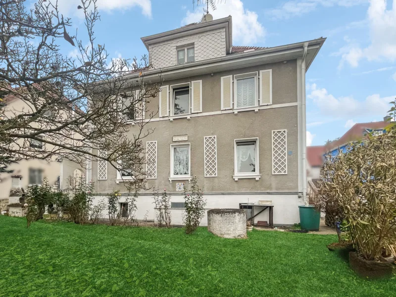 Gartenansicht - Haus kaufen in Rödental - Charmante Altbauvilla in Rödental – Historisches Flair mit Potenzial zur Modernisierung