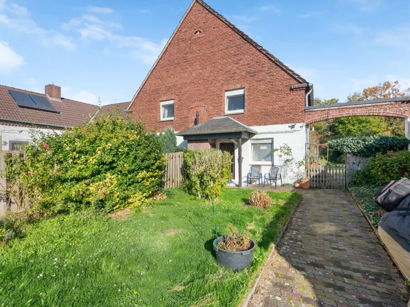 Hausansicht - Haus kaufen in Moers - Charmantes Haus mit Einliegerwohnung im schönen Moers