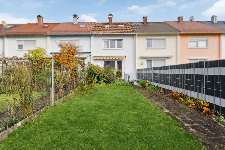 Gartenansicht - Haus kaufen in Memmingen - Memmingen: Reihenmittelhaus mit schönem Garten - bezugsbereit