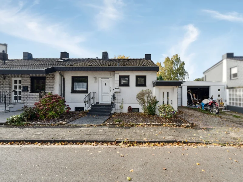 Titelbild - Haus kaufen in Neuss - Stilvolles Splitlevel-Haus in Neuss Vogelsang