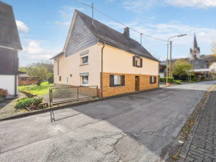 Seitenansicht - Haus kaufen in Hilchenbach - Aufwendig modernisiertes Einfamilienhaus in zentraler Lage von Hilchenbach-Müsen