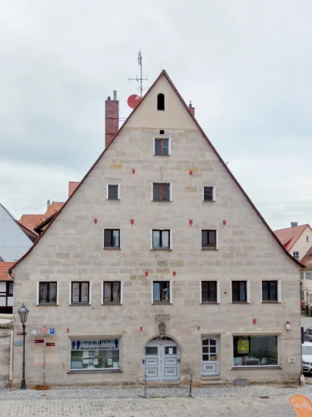 Objektansicht - Haus kaufen in Altdorf bei Nürnberg - Denkmalgeschütztes Wohn- und Geschäftshaus in zentraler Lage mit Entwicklungspotential in Altdorf