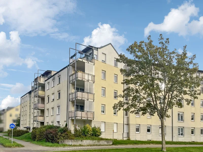 Hausansicht - Wohnung kaufen in Leipzig - Langjährig vermietete 2-Zimmer-Wohnung mit Tiefgaragenstellplatz in Leipzig Probstheida