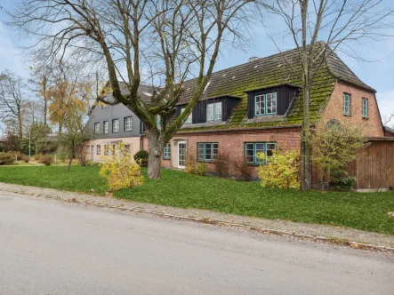 Außenansicht - Haus kaufen in Lindewitt - Wohnprojekt, Tagesstätte, Klinik oder Platz für die ganz große Familie - hier entscheiden Sie!