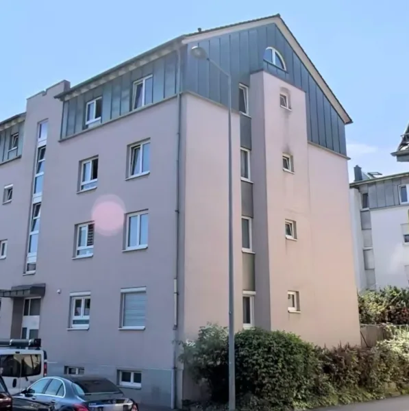 Ansicht - Wohnung kaufen in Göppingen - Geräumige 4-Zimmer-Wohnung in Göppingen mit Balkon und Tiefgaragen-Stellplatz in zentraler Lage