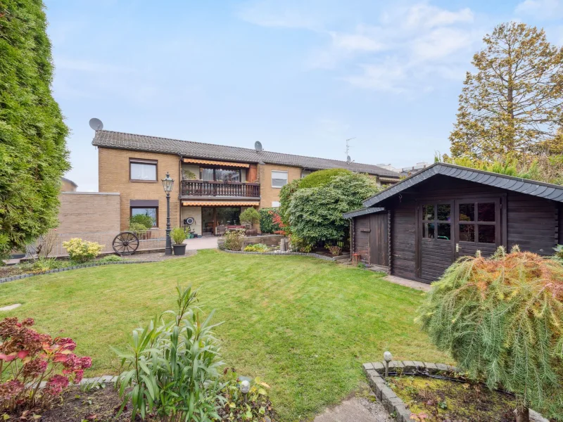 Titelbild - Haus kaufen in Düsseldorf - Charmantes Einfamilienhaus mit großem Garten in Düsseldorf-Garath