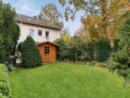 Garten mit Blockhaus