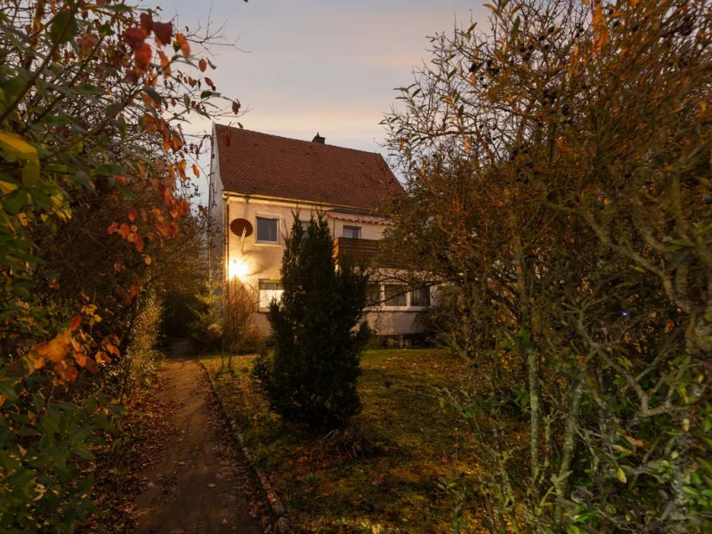 Außenansicht 1 - Haus kaufen in Crailsheim - Vermietetes Einfamilienhaus mit Garten und Garage zur Kapitalanlage in Crailsheim