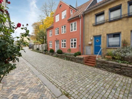 Titelbild - Haus kaufen in Flensburg - Saniertes und charmantes Stadthaus im historischen Kapitänsviertel unweit der Hafenspitze Flensburg