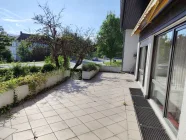 Terrasse und Gartenseite_1