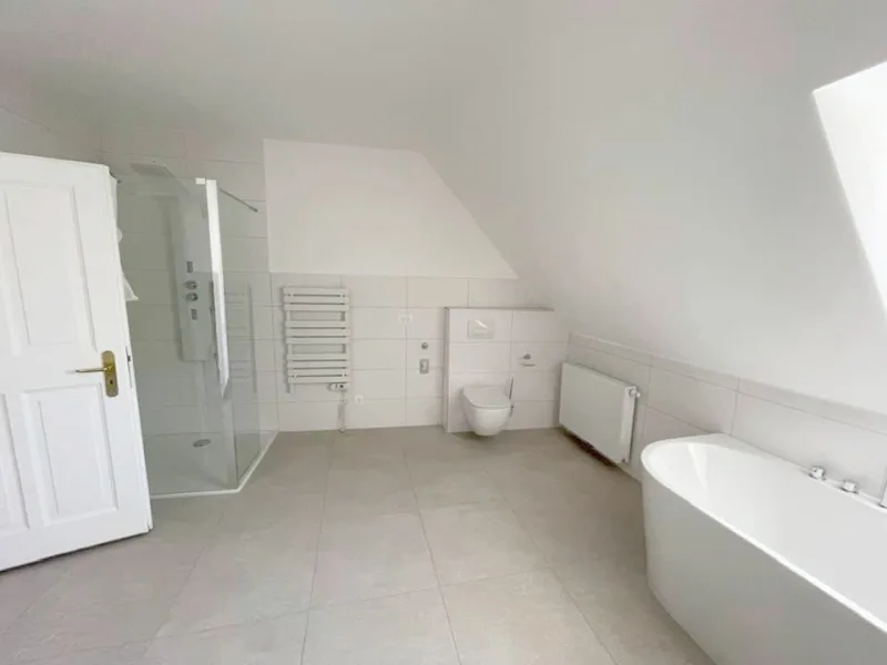 Badezimmer Ansicht 1