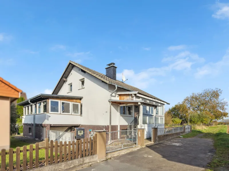 Außenansicht - Haus kaufen in Wölfersheim - Attraktives Ein- bis Zweifamilienhaus mit viel Potenzial in ruhiger Lage von Wölfersheim