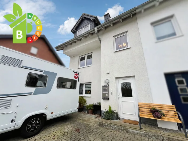 Hausansicht - Haus kaufen in Kaarst - Moderne Doppelhaushälfte mit Garten und Loggia: Perfekt für Eigennutzer oder Kapitalanleger