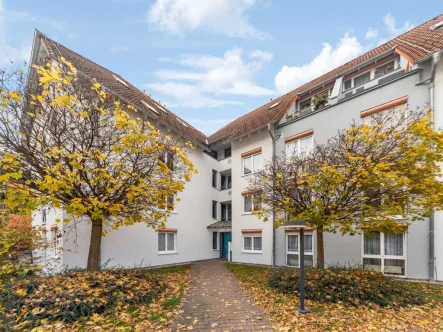 Titelbild - Wohnung kaufen in Zwickau - Vermietete 2-Zimmer-Gartenwohnung mit Tiefgarage im schönen Zwickau