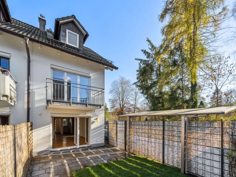 Hausansicht - Haus kaufen in München - Feldmoching: Ruhiges und sonniges Reiheneckhaus mit schönem Garten 