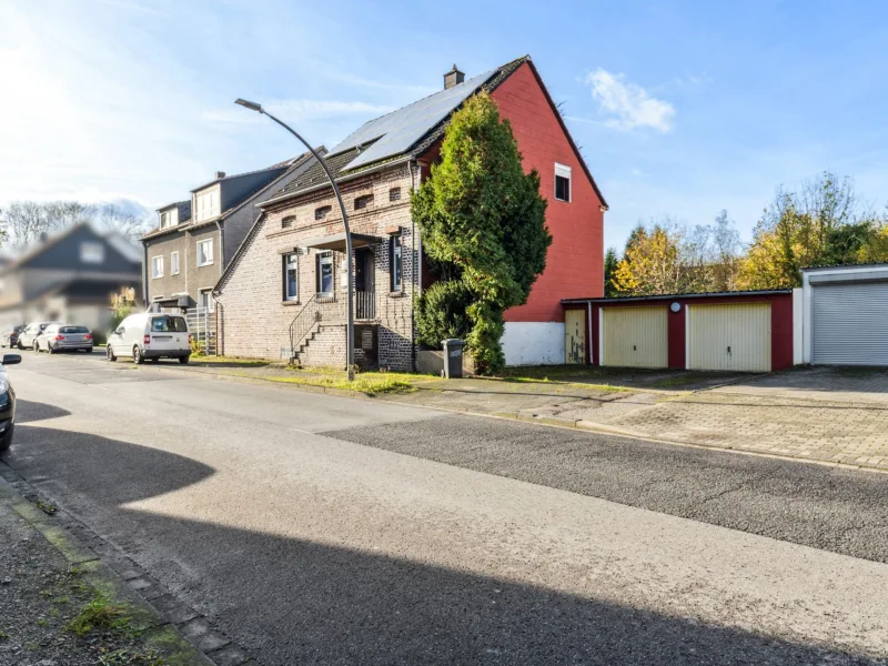 Titel - Haus kaufen in Castrop-Rauxel - Renovierungsbedürftiges Einfamilienhaus mit Einliegerwohnung in zentraler Lage von Castrop-Rauxel 