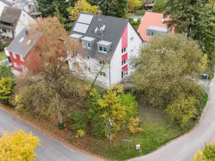 Blick von oben - Haus kaufen in Fürth - Eigennutzung und/oder Kapitalanlage - 3 Familienhaus mit großem Garten u. 3 Garagen in Fürth 