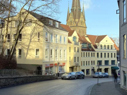 Gebäude - Wohnung kaufen in Flensburg - 3-Zimmer-Wohnung in bester, verkehrsgünstiger Lage im Zentrum von Flensburg