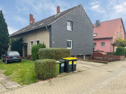 Titel - Haus kaufen in Braunschweig - 4-Parteien-Haus mit ca. 240 m² Wohnfläche in Braunschweig-Wenden