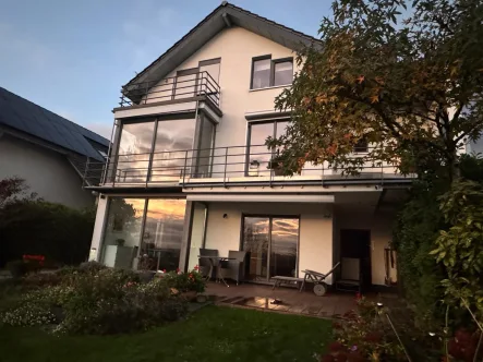 Titelbild - Haus kaufen in Wuppertal - Traumhaftschönes Einfamilienhaus mit Einliegerwohnung in bevorzugter Lage von Wuppertal-Cronenberg