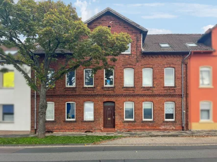 Titelbild - Haus kaufen in Helmstedt - 5-Parteienhaus mit ca. 285 m² Wohnfläche in zentraler Lage von Helmstedt