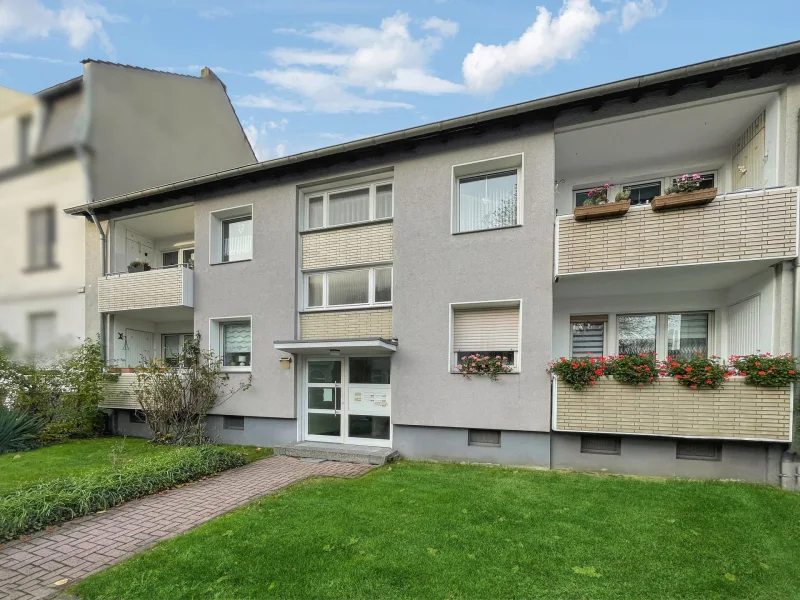 Hausansicht - Wohnung kaufen in Mülheim an der Ruhr - Vermietete 3-Raum-Wohnung mit Balkon in Mülheim-Styrum