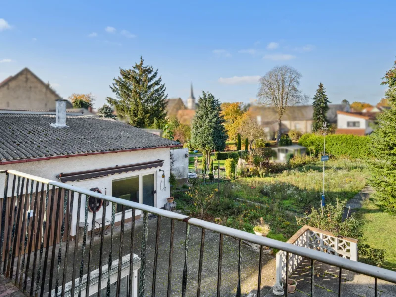 Blick vom Balkon in Garten