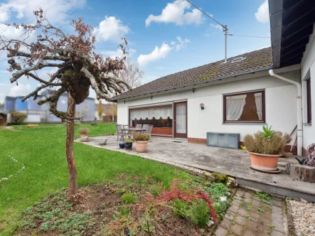 Titelbild - Haus kaufen in Schweich - Großzügiger Bungalow in Schweich bietet viel Platz und Potential für Familien