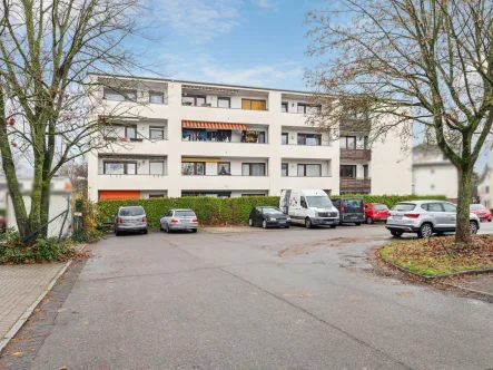 Gebäuderückansicht - Wohnung kaufen in Neumünster - Neumünster - Nähe des Krankenhauses und der Holstenschule -  Große 2-Zimmer-Wohnung in ruhiger Lage