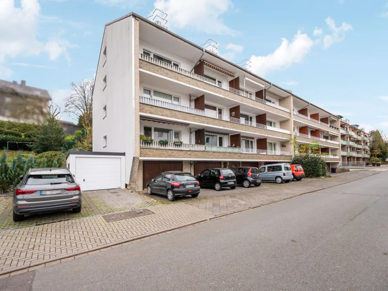 Titelbild - Wohnung kaufen in Erkrath - Charmante 3-Raum-Wohnung mit ca. 76 m² Wohnfläche und Stellplatz in direkter Nähe von Erkrath-City