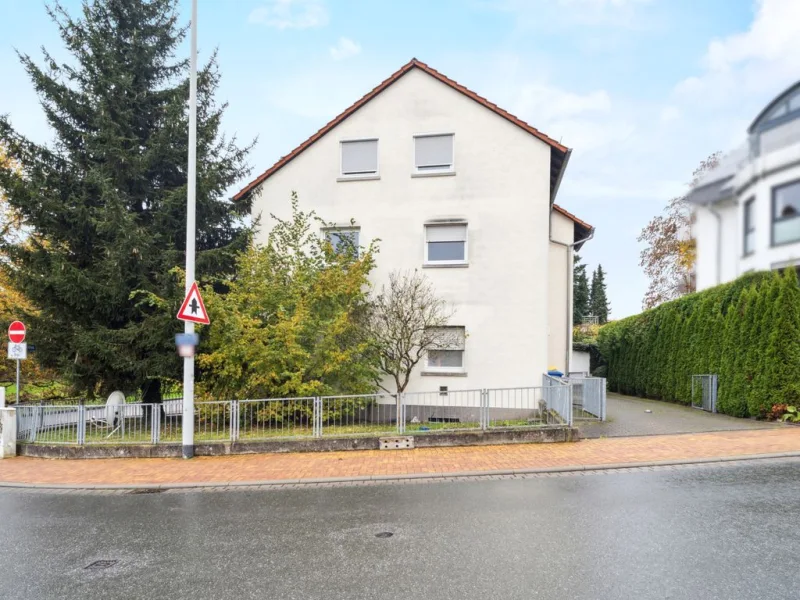 Außenansicht I - Haus kaufen in Kelkheim - Mehrfamilienhaus in bester Lage von Kelkheim: Sanieren und profitieren