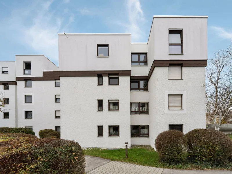 Außenansicht - Wohnung kaufen in München - Vermietete, lichtdurchflutete und charmante 4-Zimmer-Wohnung mit West-Loggia in München-Hadern