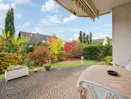 überdachte Terrasse mit Garten