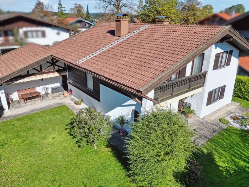 Aussenansicht - Haus kaufen in Gmund am Tegernsee - Gepflegtes Einfamilienhaus in Gmund am Tegernsee – Ruhige Lage mit großem Garten, ideal für Familien