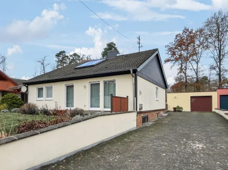 Frontansicht - Haus kaufen in Hütschenhausen - Bungalow mit Einliegerwohnung in bester Sackgassenlage von Spesbach 