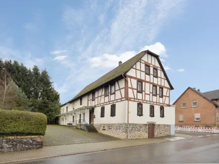 Titel - Haus kaufen in Gonterskirchen - Charmantes Einfamilienhaus mit einer Gastwirtschaft in Gonterskirchen