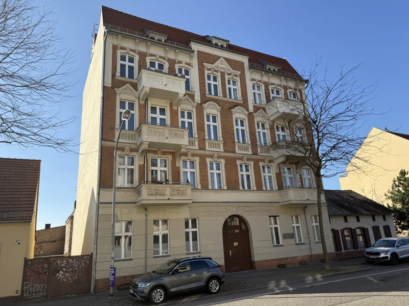 Hausansicht straßenseitig - Haus kaufen in Potsdam - Charmanter Altbau mit Remise und  leerstehenden Einheiten