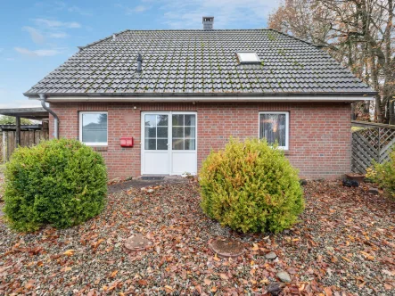 Hausansicht - Eingang - Haus kaufen in Rendsburg - Modernes Einfamilienhaus auf großem Grundstück und vielseitiger Ausstattung in Rendsburg Hohe Luft