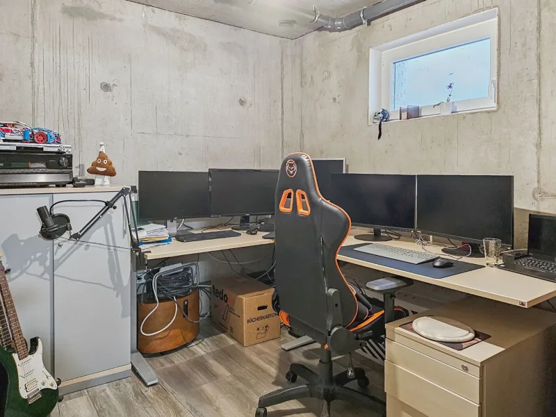 Büro KG