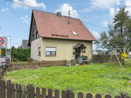 Titel - Haus kaufen in Langenbach bei Kirburg - Freistehendes Einfamilienhaus mit großen Grundstück zum selbst verwirklichen in Langenbach