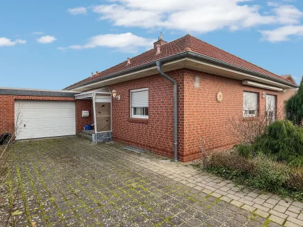 Titelbild - Haus kaufen in Grasleben - Solider Bungalow mit ca. 215 m² Wohn- und Nutzfläche in Grasleben