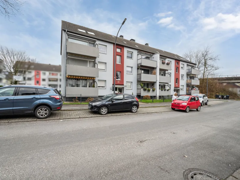 Titelbild - Wohnung kaufen in Dortmund - Charmante Eigentumswohnung mit 3 Zimmern und Balkon in Dortmund -Rahm