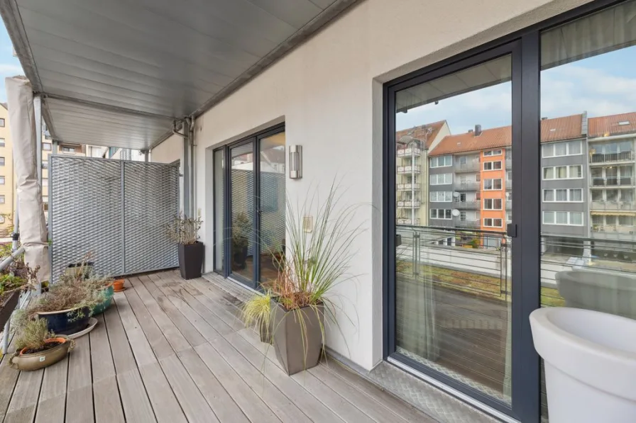 Titelbild - Wohnung kaufen in Fürth - Freiwerdende und geräumige 2-Zimmer-Wohnung mit ca. 78 m², Balkon und Carport  in Fürth/ Südstadt 