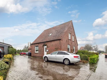 Hausansicht 1 - Haus kaufen in Schortens - Saniertes Einfamilienhaus mit Einliegerwohnung in Schortens