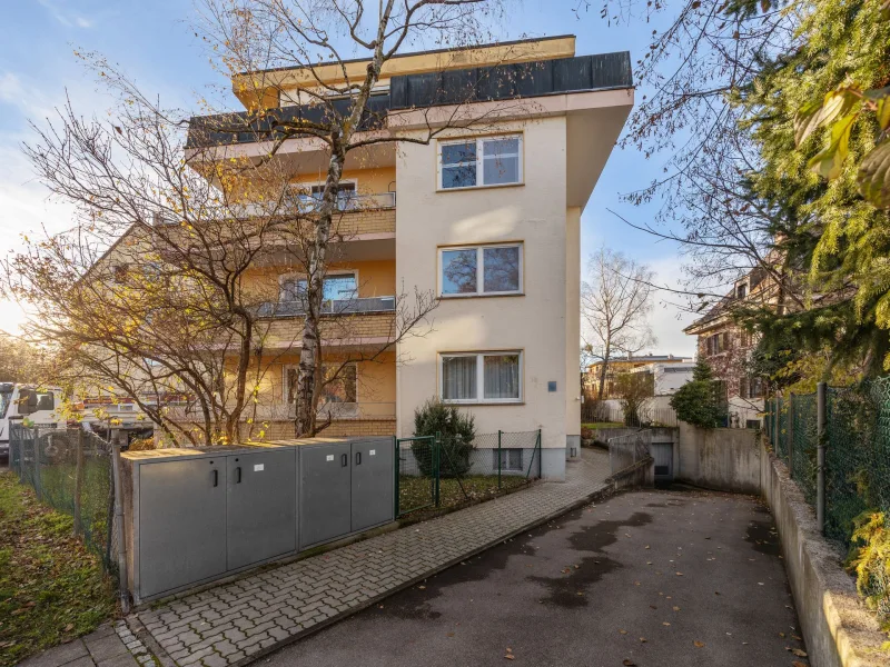 Titelbild - Wohnung kaufen in München - Großzügige 4-Zimmer-Dachterrassen-Wohnung in ruhiger Wohnlage von München-Milbertshofen  